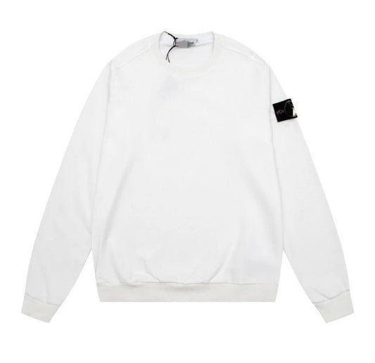 Pull blanc avec étiquette noir sur le coter . ( stn)